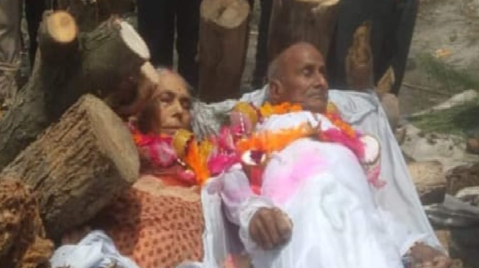 Elderly couple died on same day husband wife died same day amroha news