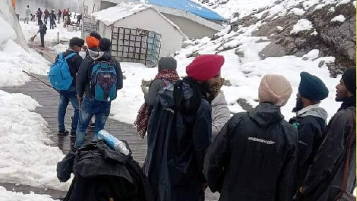 people again starts journey to Hemkund Sahib as weather gets normal 