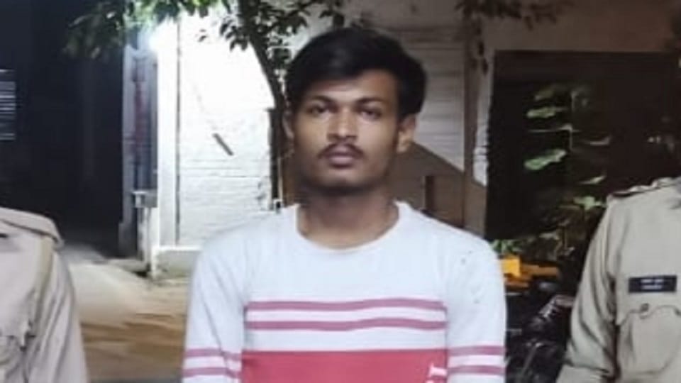Rampur Bypoll Fake Aadhar card was being made for the by-election Kotwali police arrested the youth