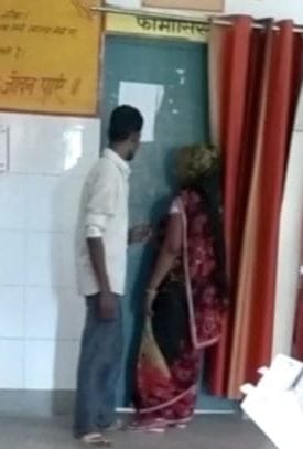hardoi news,Wrong medical report made even after taking convenience fee, uproar