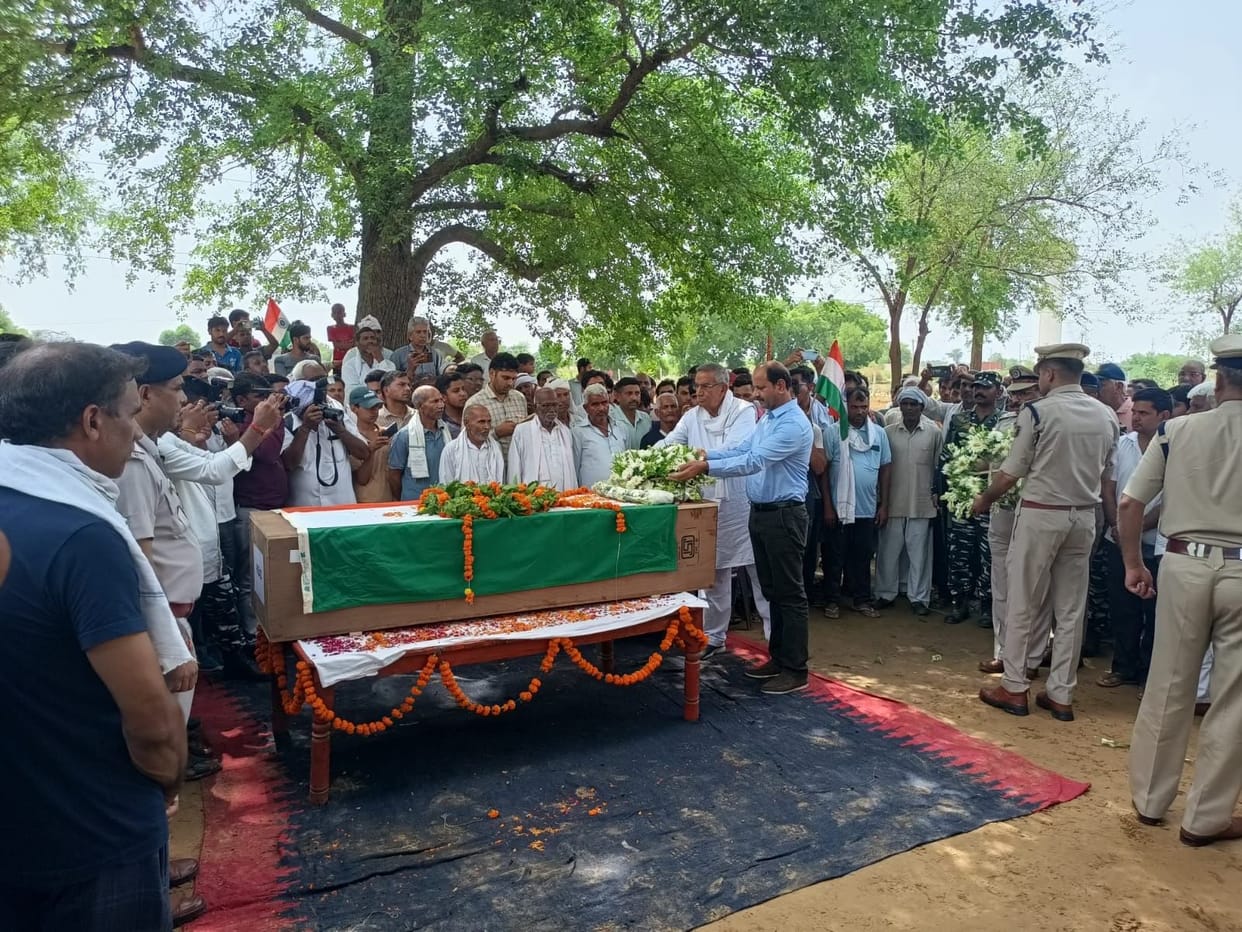 Funeral with military honors of martyr ASI Shivlal in Naxalite attack