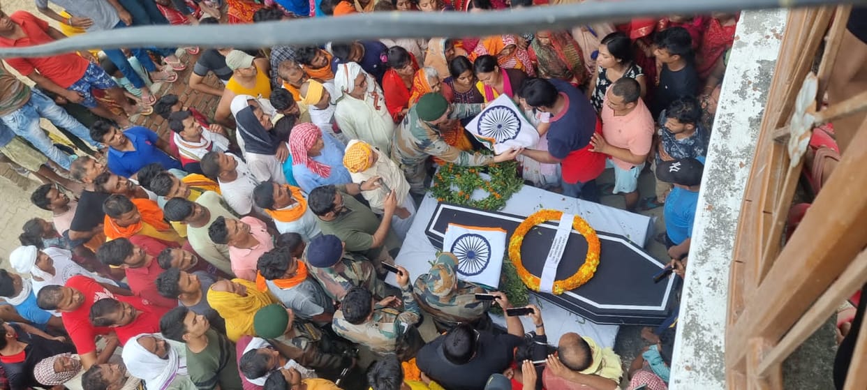 Death of an army soldier, people gathered to bid farewell