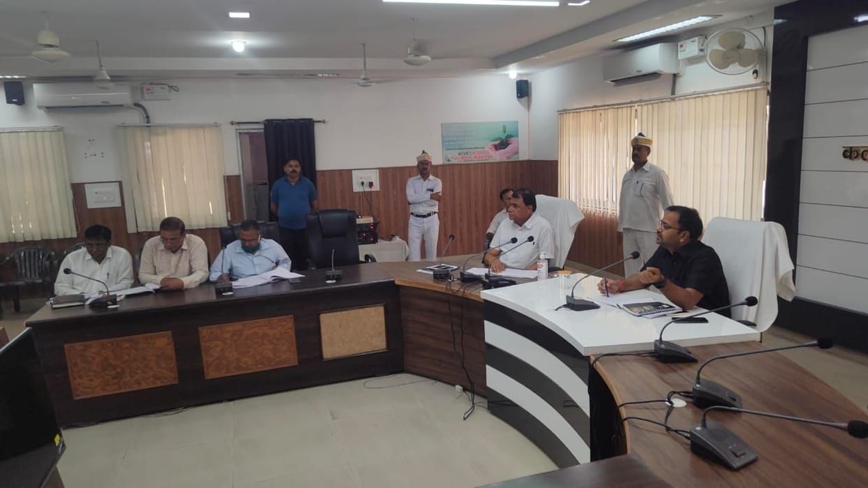 Hathras: Salary of ADO and Secretary stopped for negligence in second installment of toilet construction