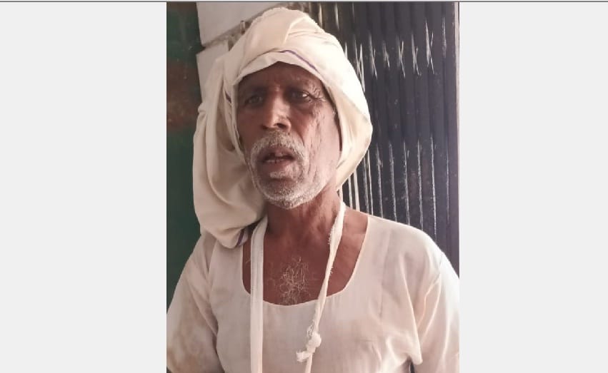 Doctors arrive late in the OPD of Hardoi District Hospital, ask the condition from a far and prescribe medicine