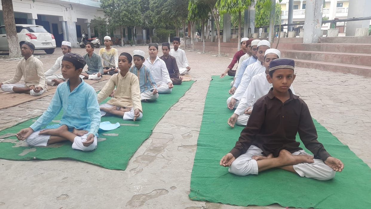 Madarsas students did yoga with enthusiasm