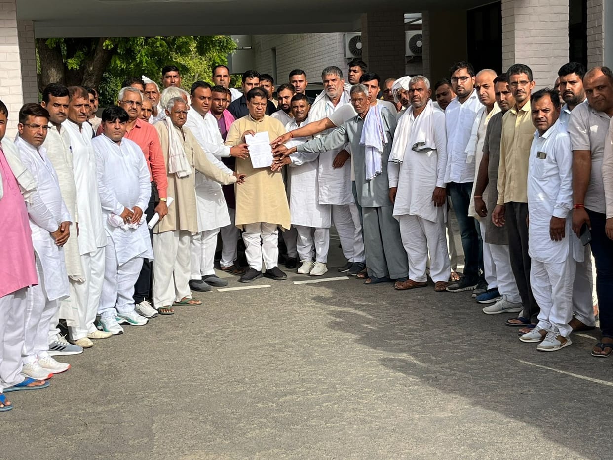 Villagers handed over demand letter to civic minister Kamal Gupta