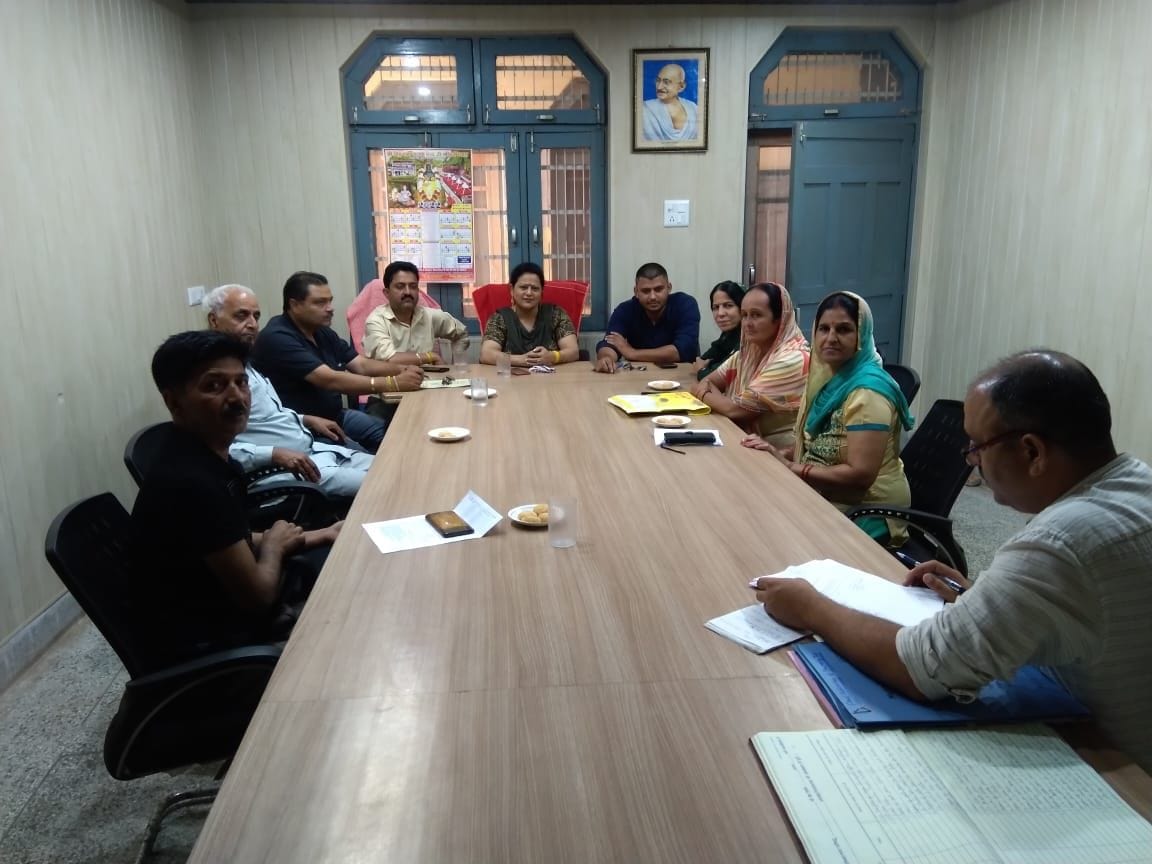 Councilors themselves will bear the cost of tea in the meeting