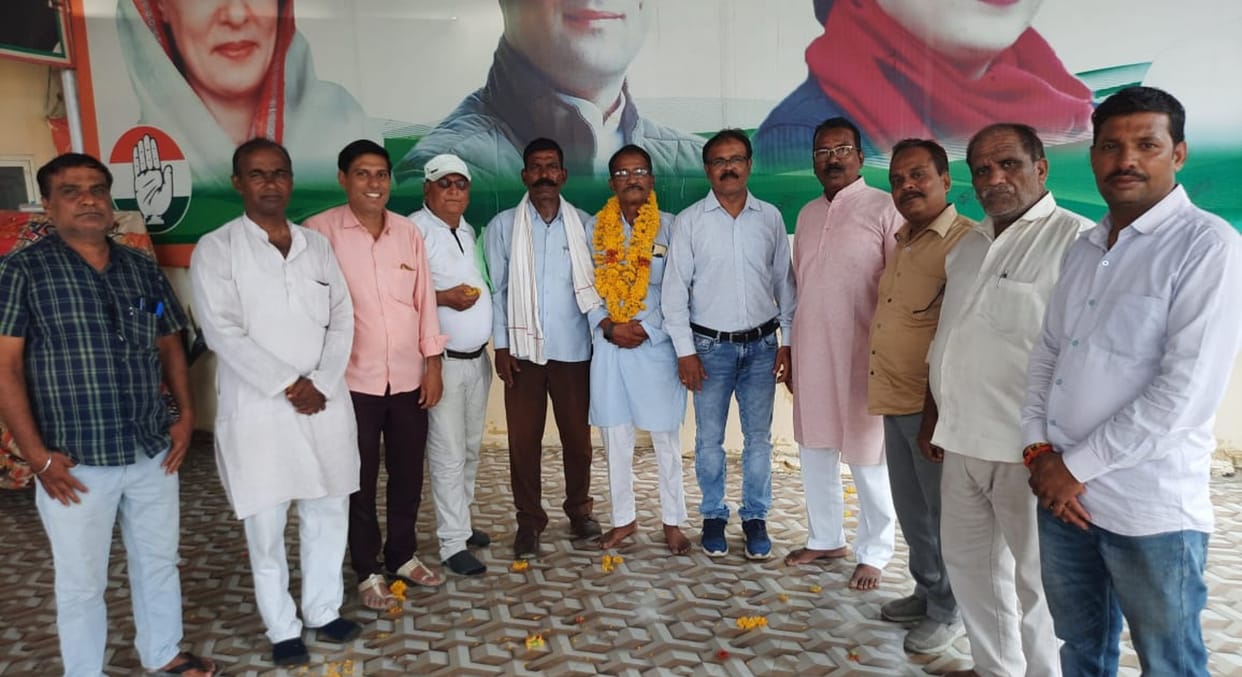 Sehore: Congress organized a meeting to persuade the ruthless, persuaded the workers to withdraw the nomination