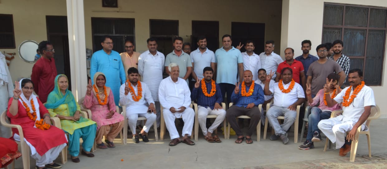 After the victory, eight councilors came to meet former minister Satpal.