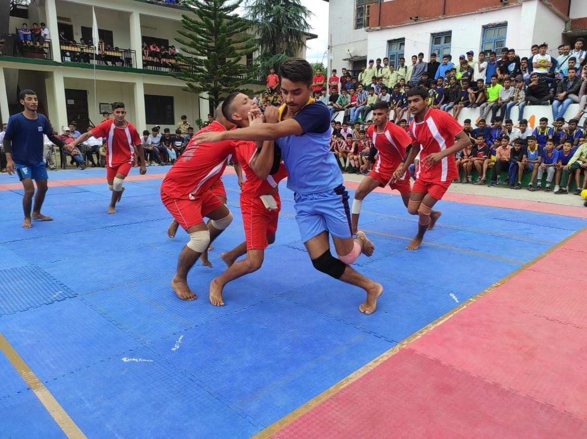 Jogindernagar in volleyball, players of Kuthehra School won the matches in Kabaddi