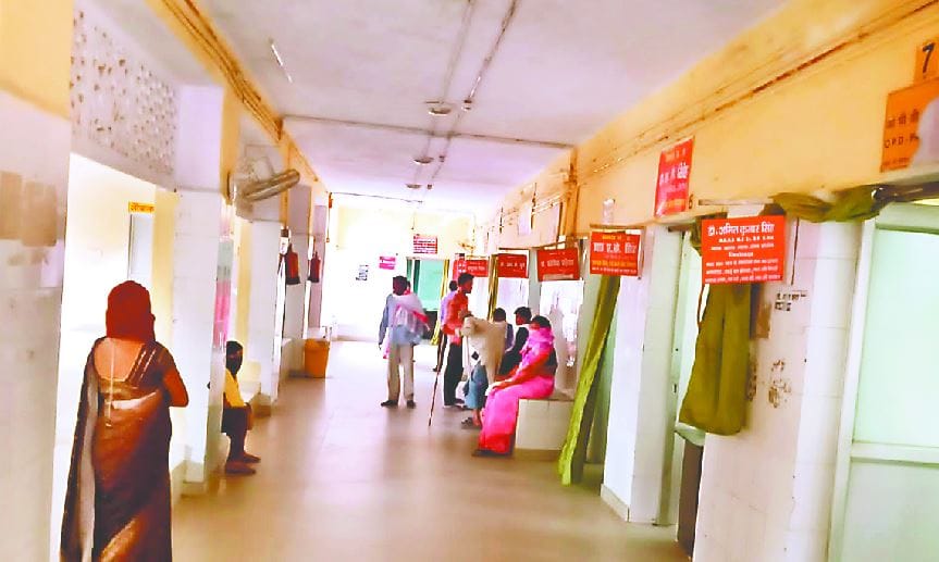 government hospitals varanasi doctors became delayed in OPD patients trouble increased