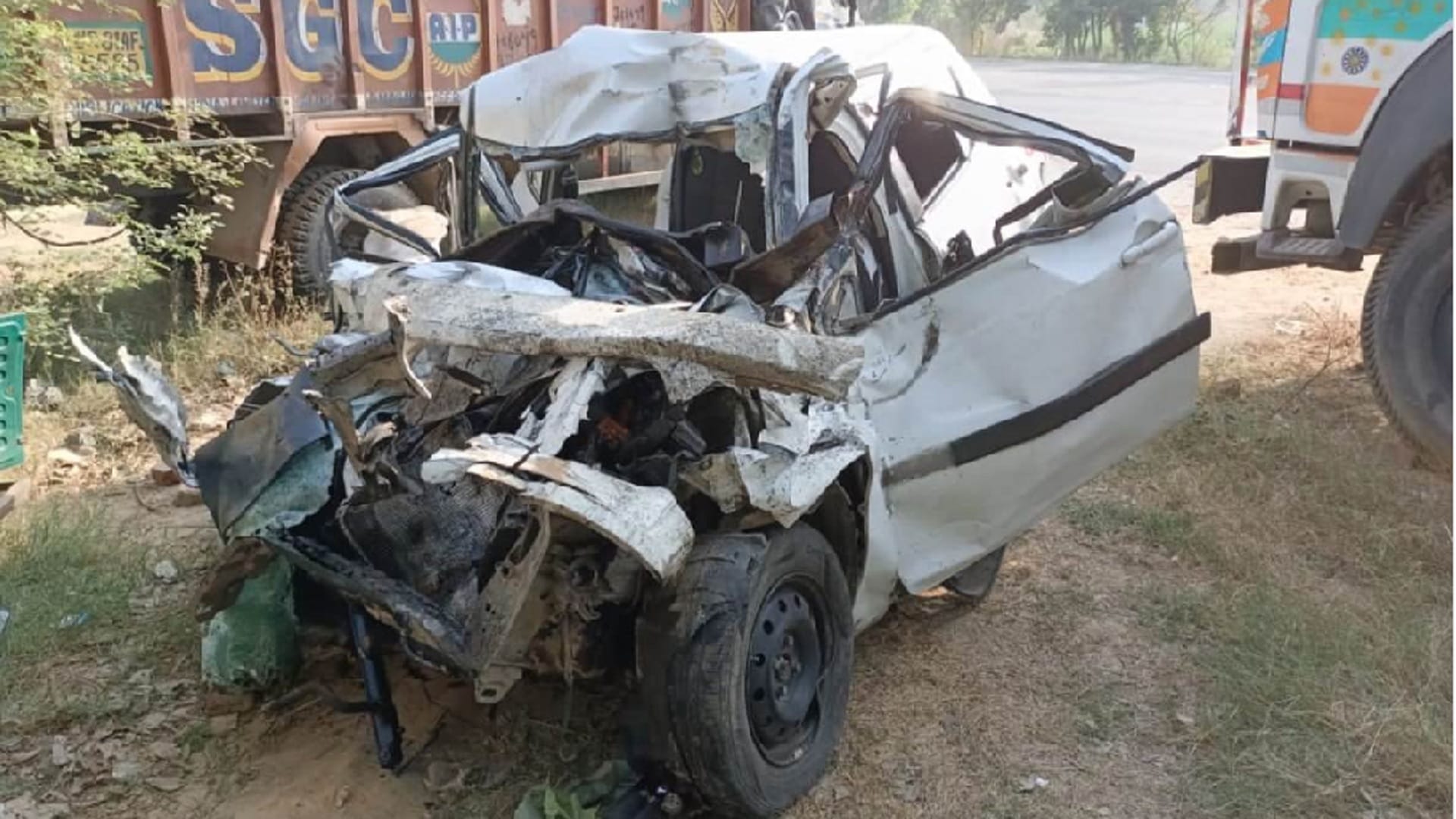 Five friends of Uttarakhand died in a horrific road accident in Bareilly were chirping ten minutes ago, then suddenly forever silent