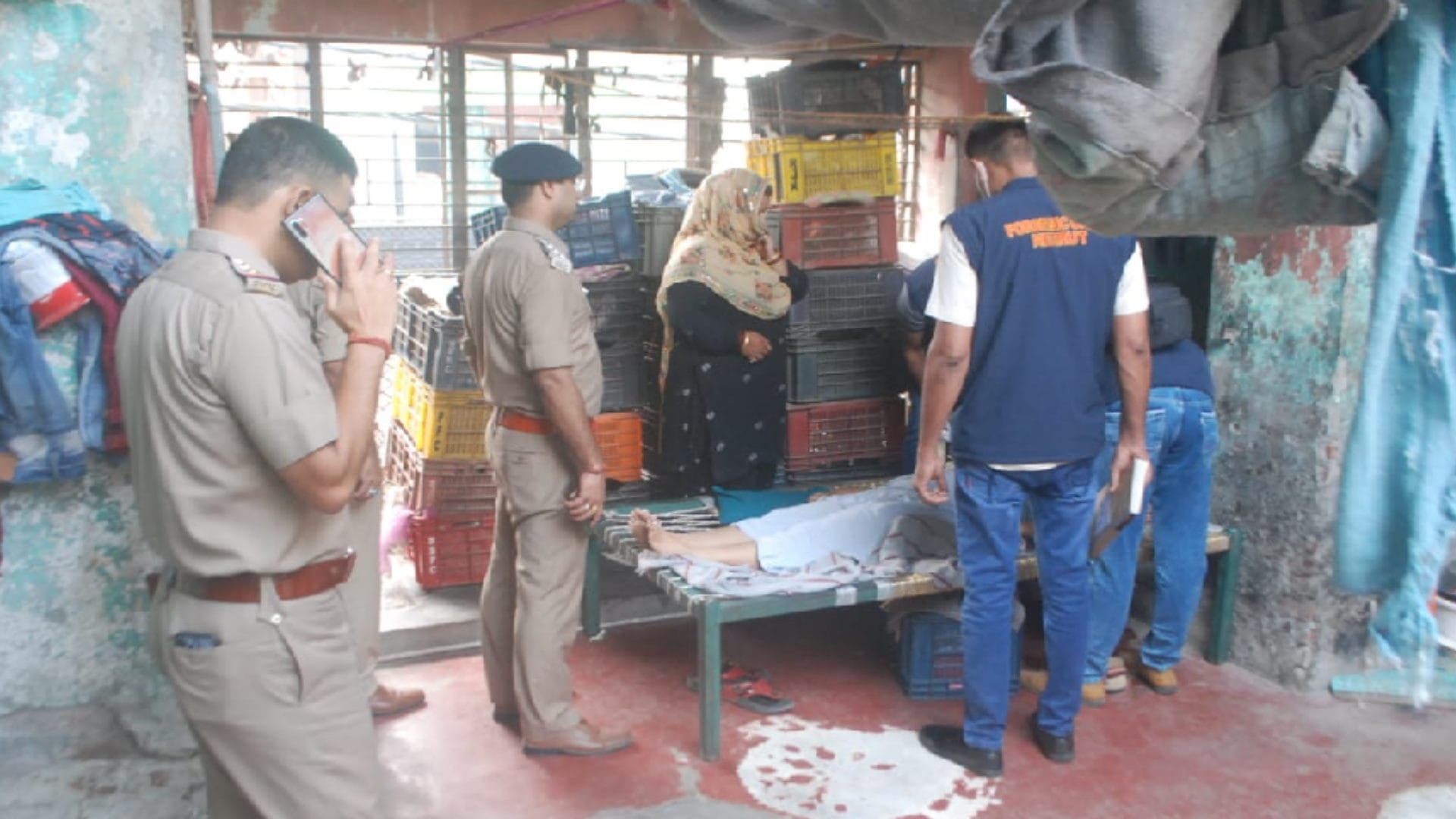 Meerut crime : Father and cousin murder a woman in front of her daughters in lisari gate Meerut