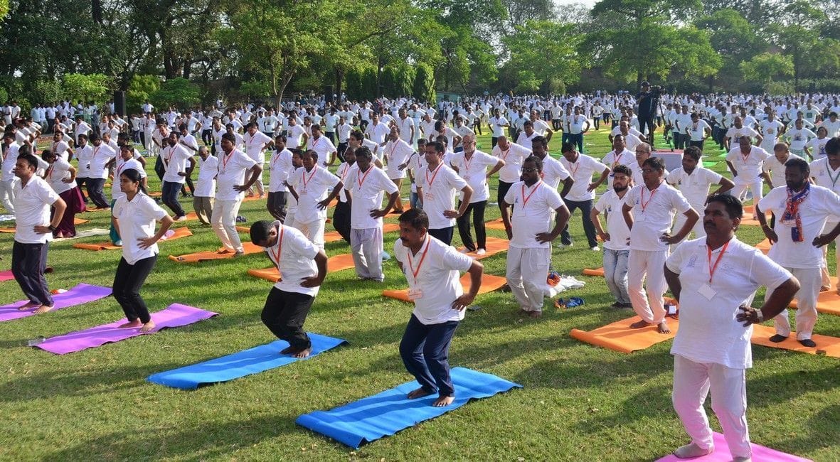 9.36 lakh people practiced yoga in the district
