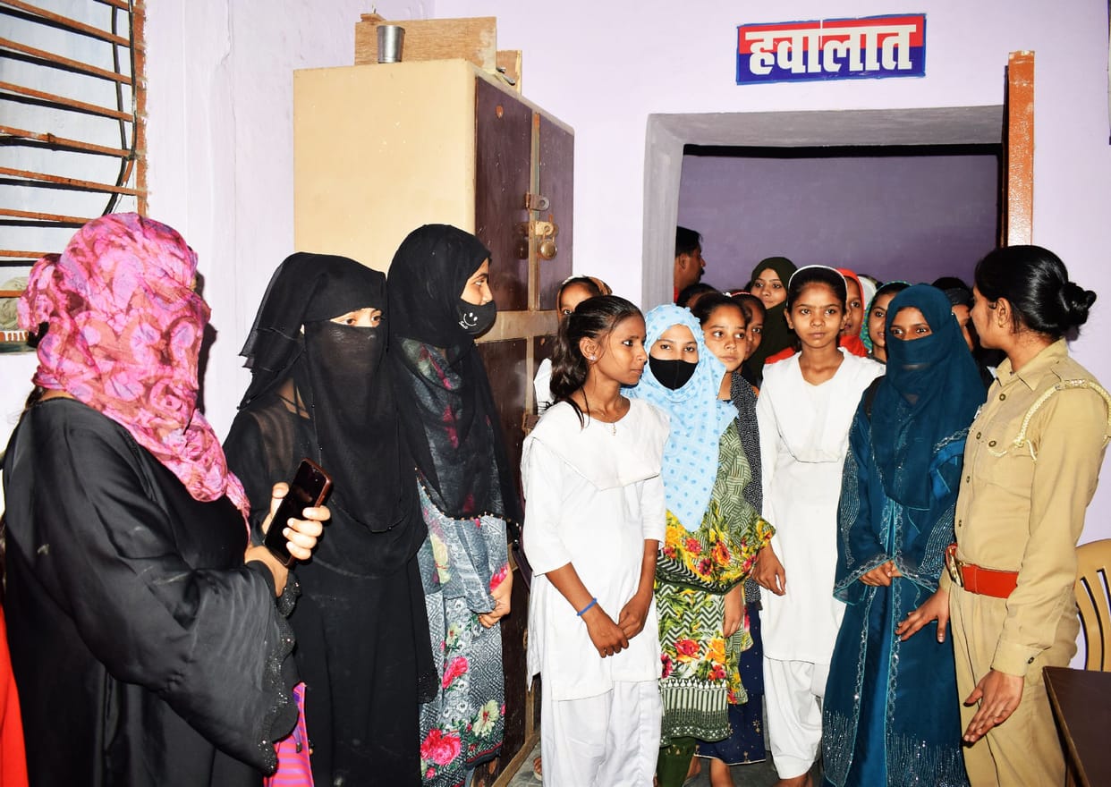 Girl students know the work of police, asked questions