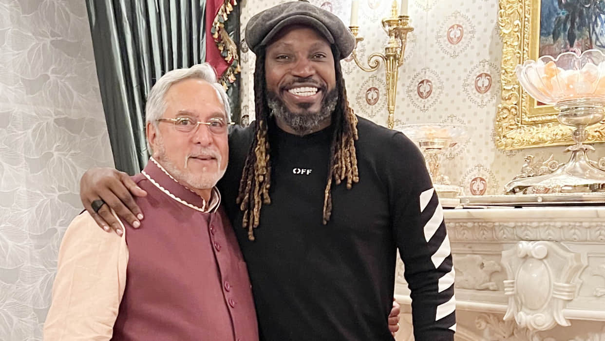 Vijay Mallya Viral Photo With Chris Gayle on social media twitter, fans troll Vijay Mallya and Chris Gayle