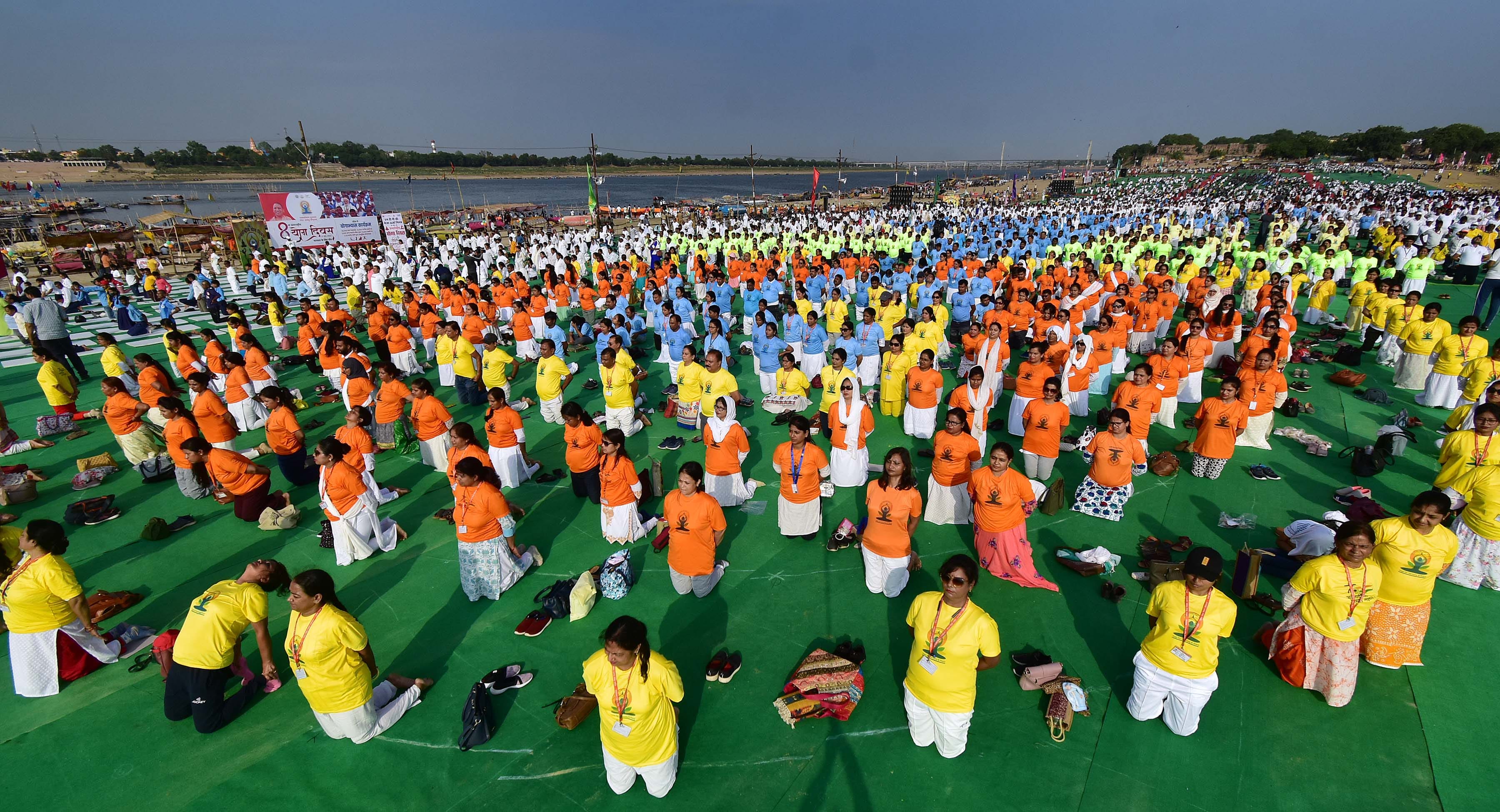 Prayagraj News: Early morning, the city became yogic, thousands of people engaged in yoga practice at the confluence