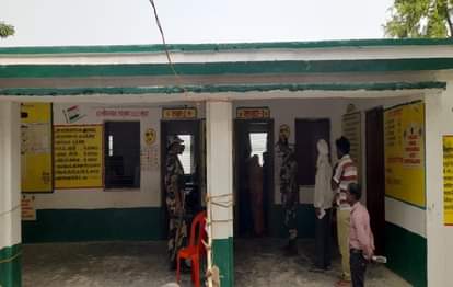 आजमगढ़ में उपचुनाव के लिए वोटिंग जारी