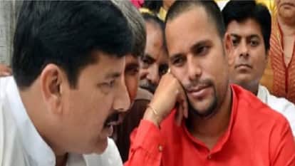 आम आदमी पार्टी के वरिष्ठ नेता संजय सिंह व संजीव झा 