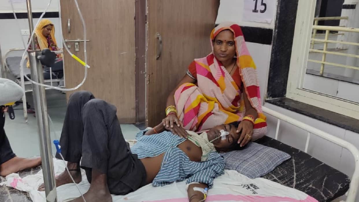 Chhatarpur News: Angry husband eats poison after being called an alcoholic, promises never to drink alcohol if life is saved