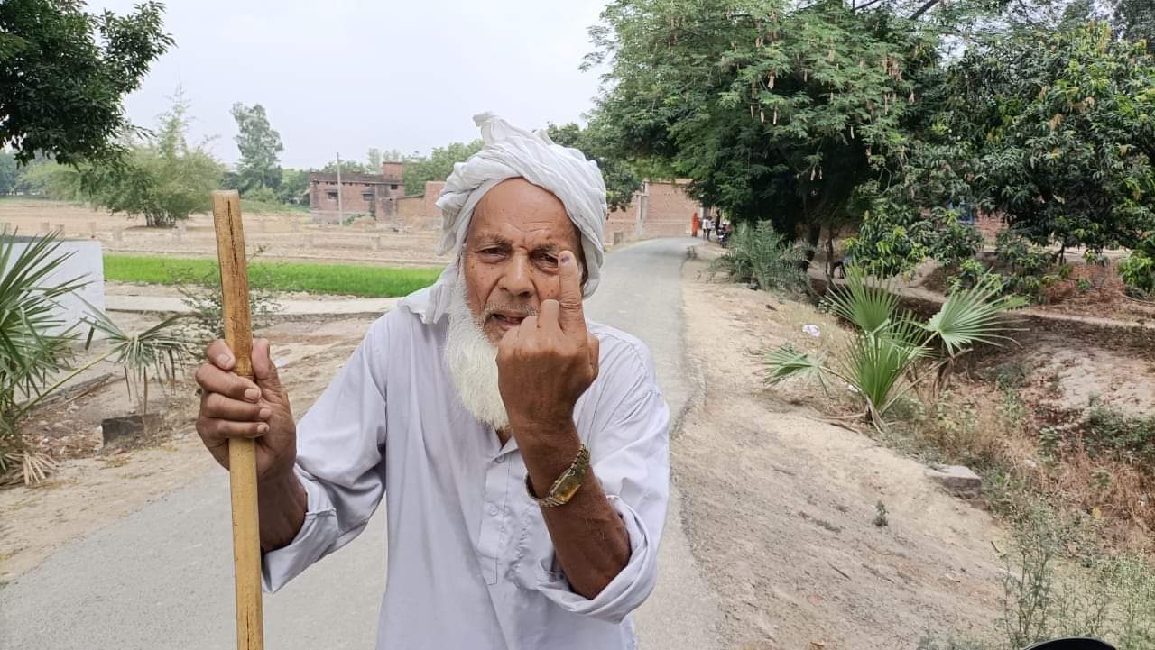 Lok Sabha By Election in Azamgarh 13 candidates but Fight in only three silence of voters is increasing trouble