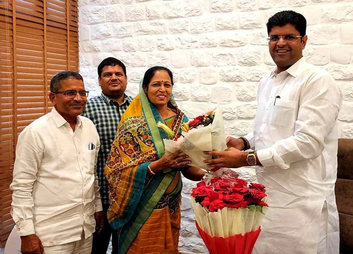 Kamlesh Saini met Deputy CM Dushyant Chautala