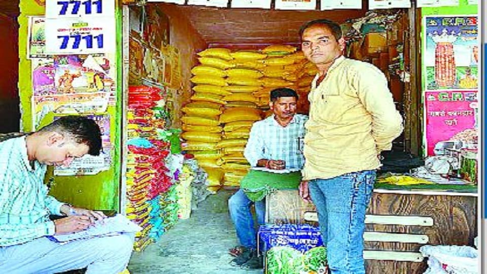 Raid on 17 fertilizer-seed shops five licenses suspended in Etah