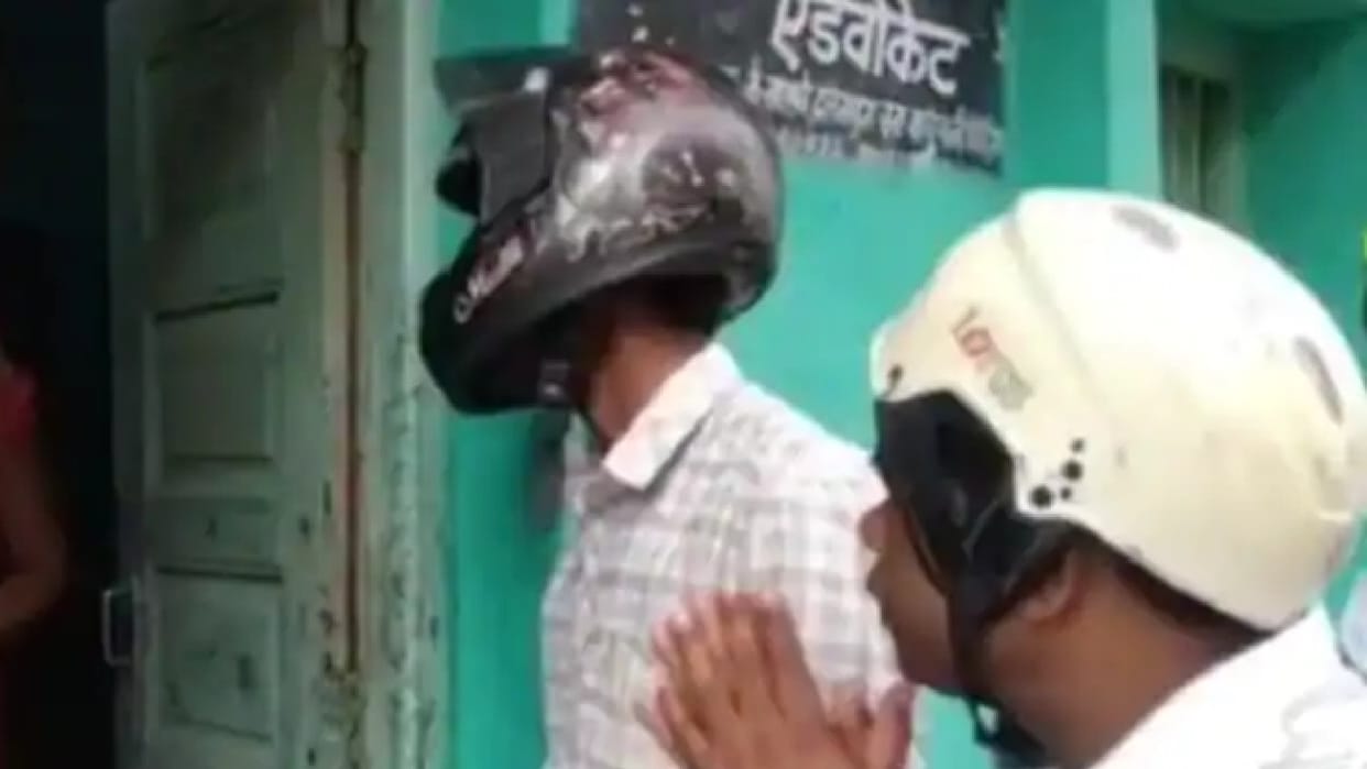 MP News: Congress candidate wearing a helmet campaigning for fear of falling shoes, has received threats to welcome him with shoes