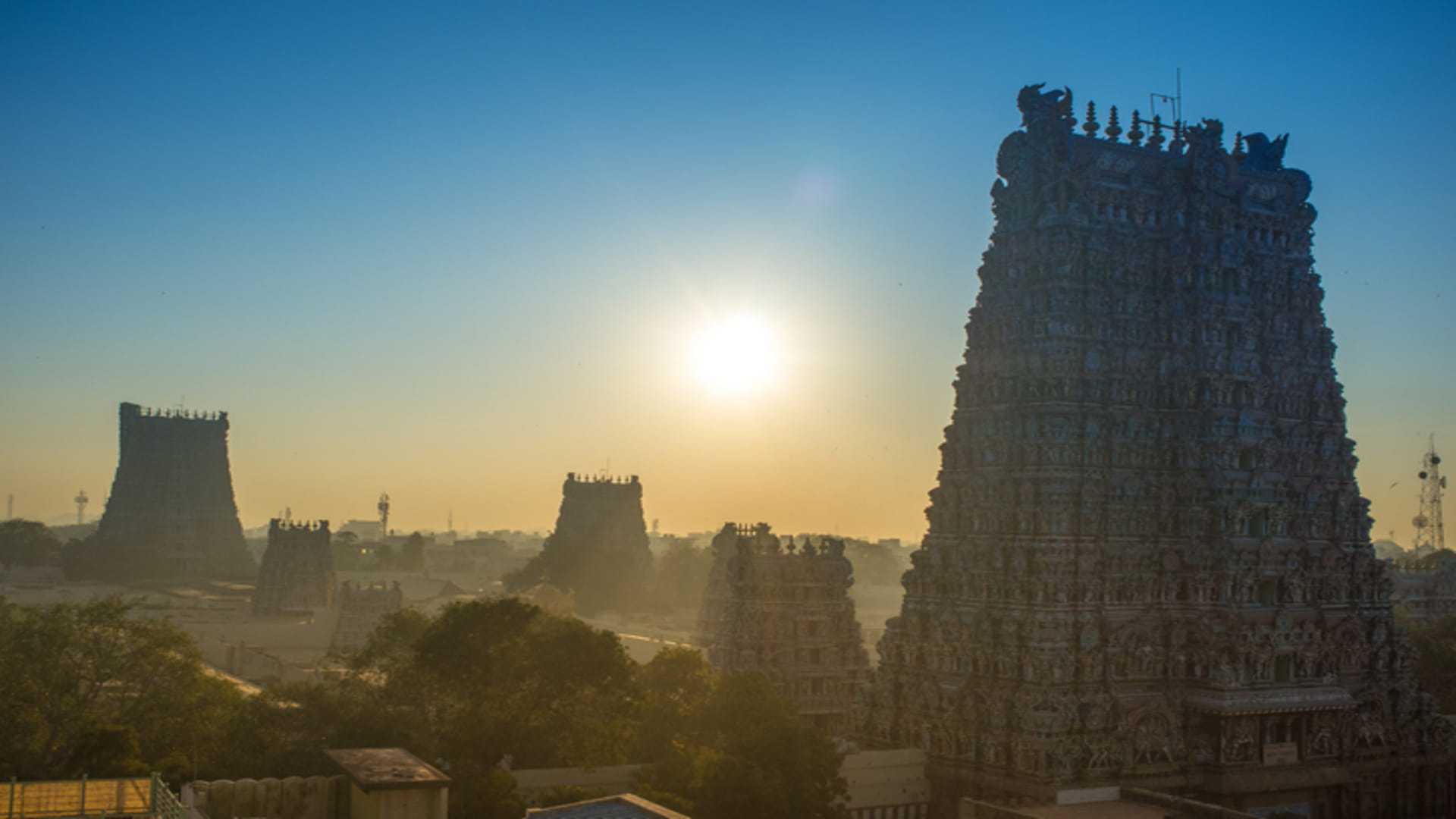 UP Government Will Provide 12000 Rupees to Pilgrims Know About Shramik Parivar Tirth Yojana in Hindi