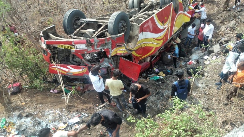 MP News: Bus falls into 50 feet deep gorge on Khandwa road of Indore, five passengers killed, 17 injured