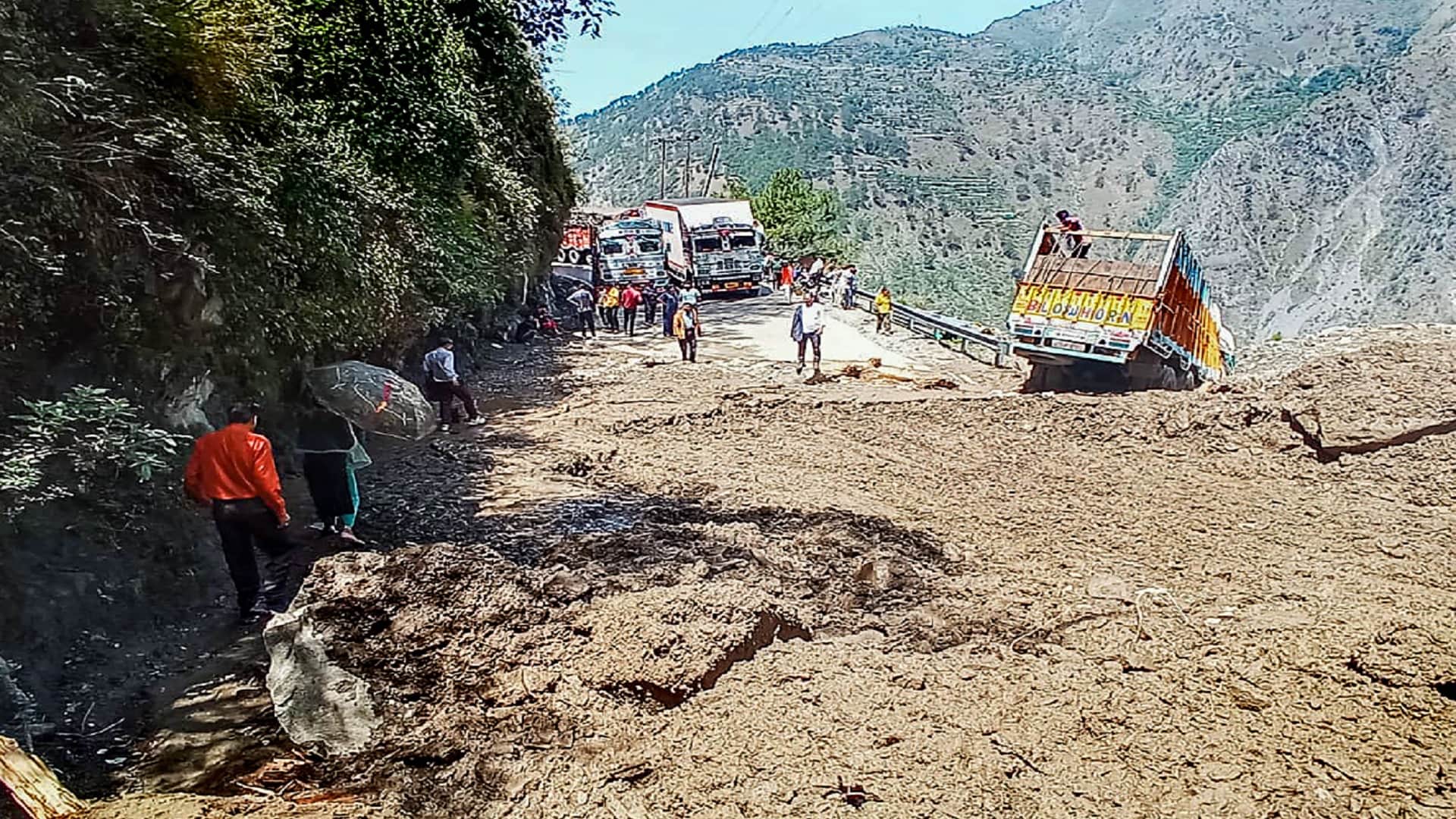 jammu kashmir: Jammu-Srinagar highway remained closed every sixth day due to landslide