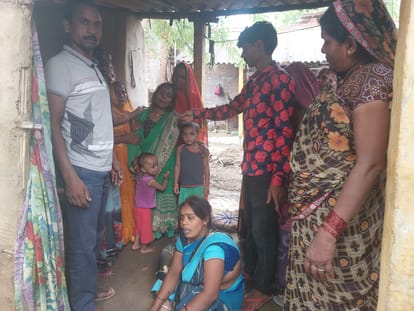 husband and wife including two children scorched after Cylinder caught fire while heating milk in jaunpur