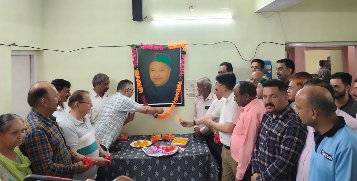Congress pays tribute to former Chief Minister Virbhadra Singh in district Sirmaur