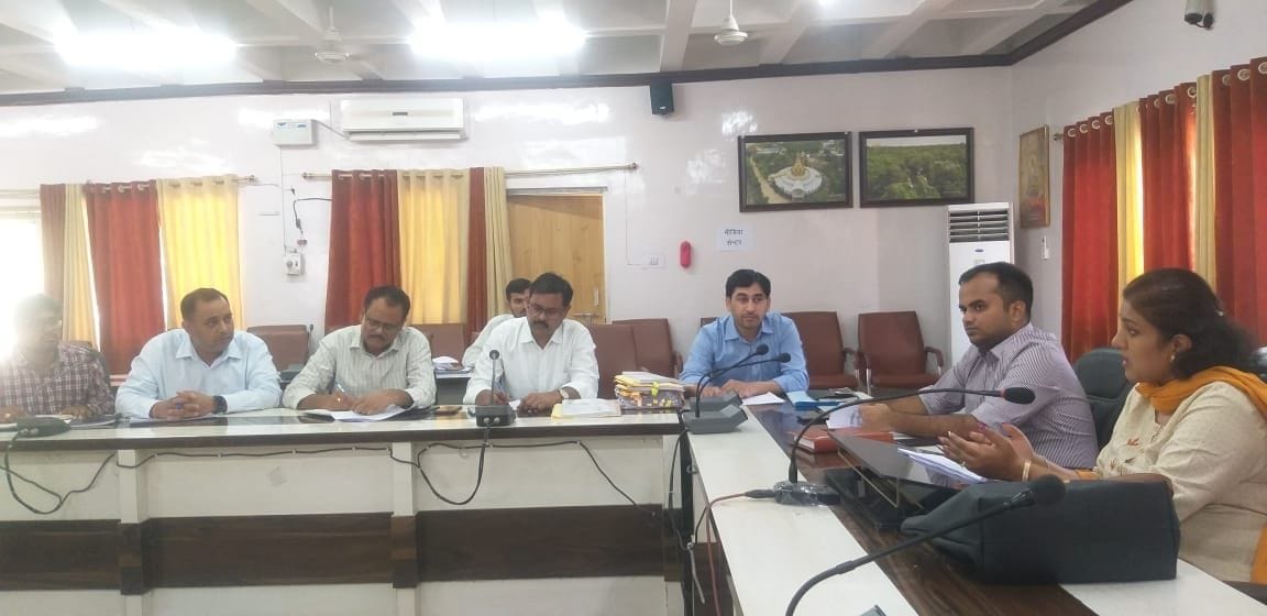 Emphasize on institutional delivery, make payment on time