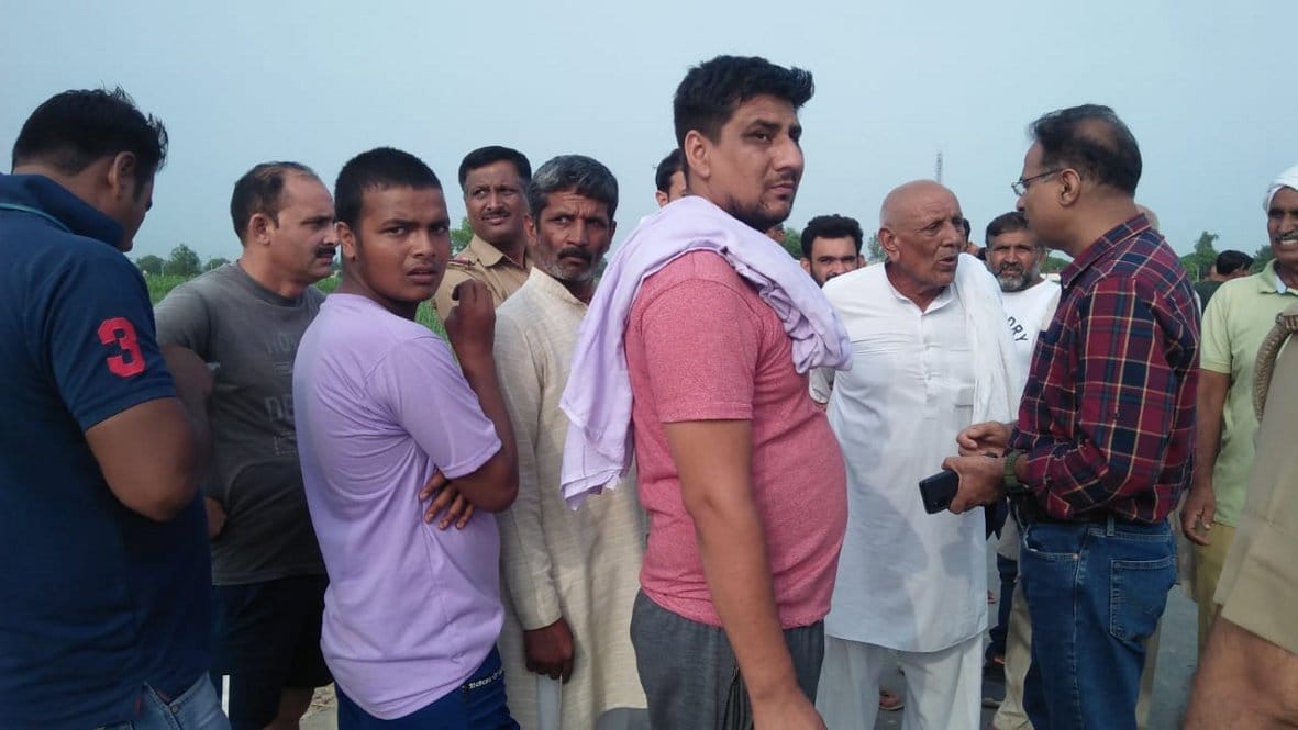 Farmers protested against the team that reached Kandera
