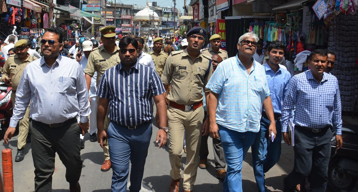 Officers inspected the urban Kanwar road