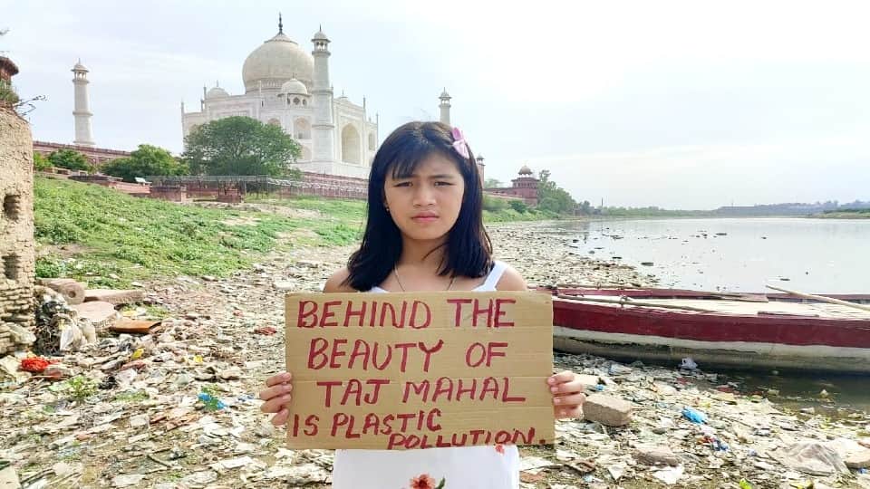 Agra Municipal Corporation fined the cleaning agency for for pollution behind Taj Mahal