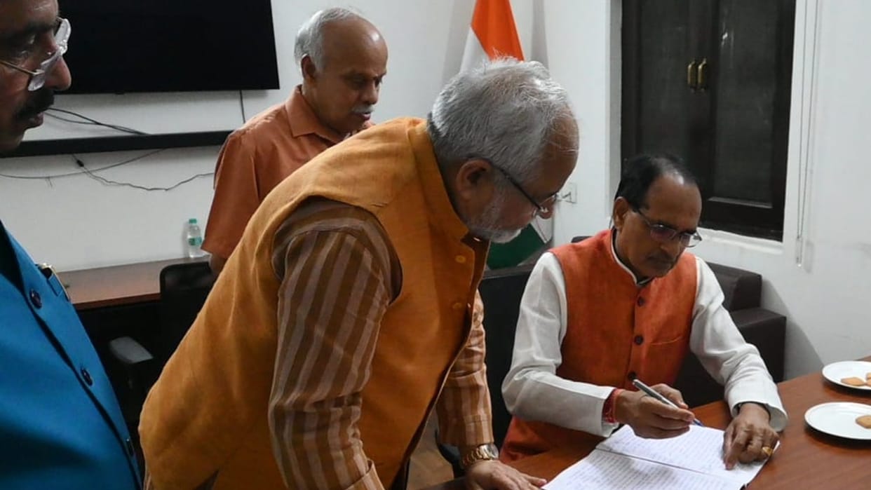 Presidential Election Nomination: CM Shivraj became the first supporter in the nomination paper of Presidential candidate Draupadi Murmu