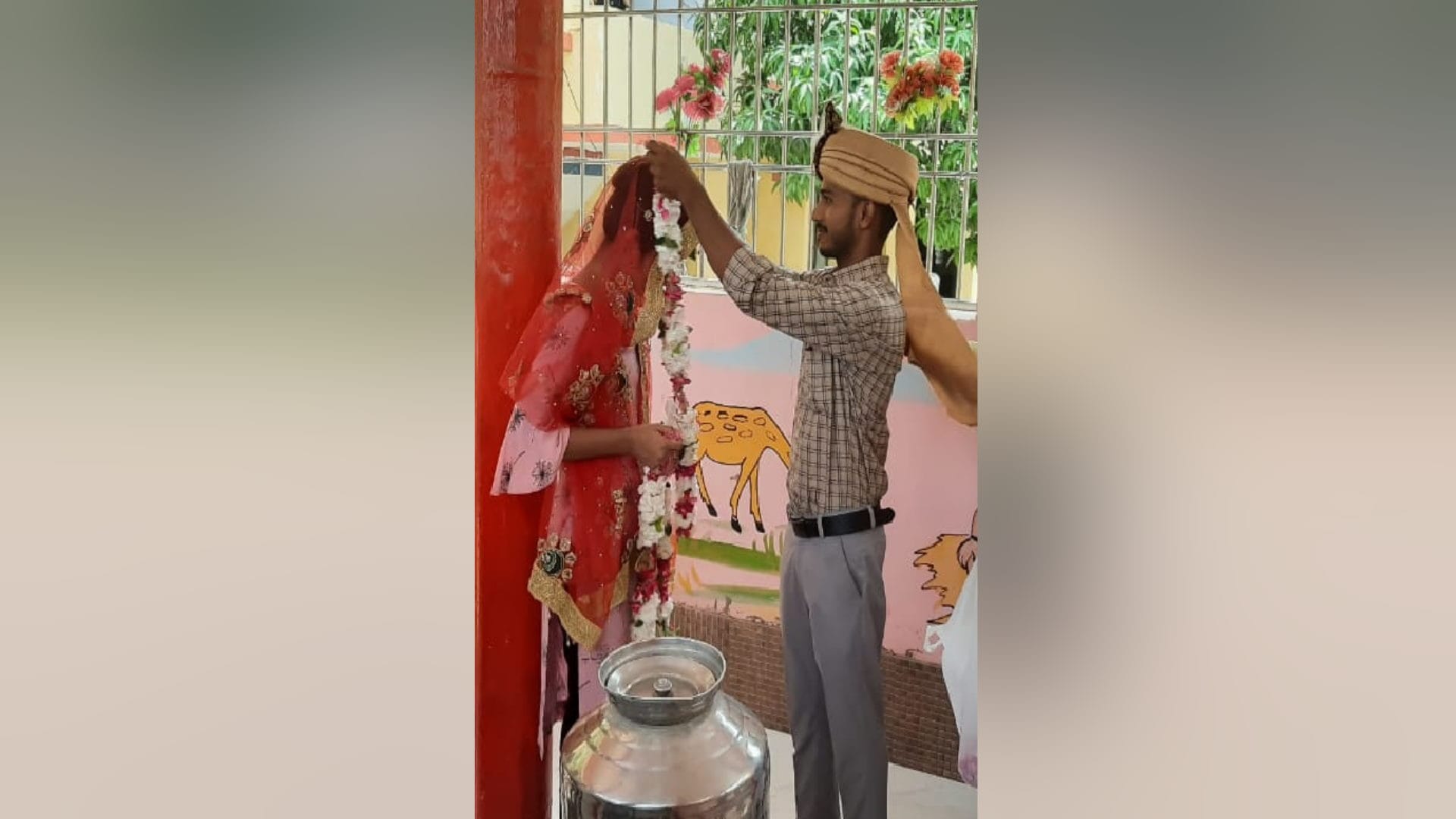 The lover couple marry in police station in flawda of Meerut District and see photos