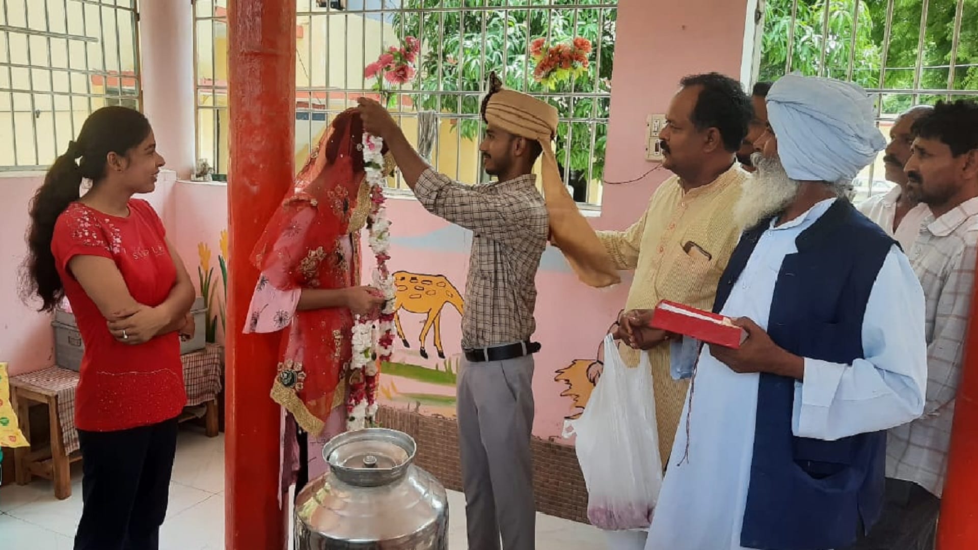 The lover couple marry in police station in flawda of Meerut District and see photos