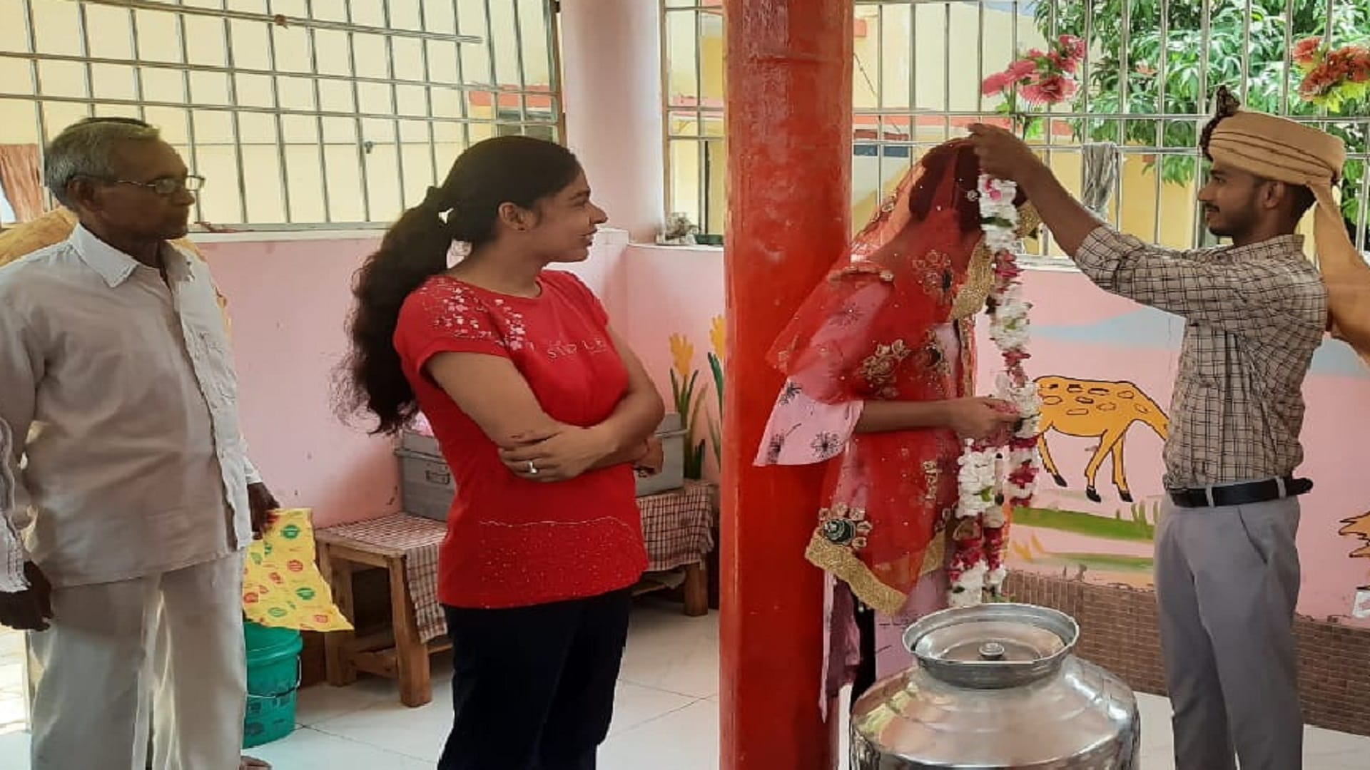 The lover couple marry in police station in flawda of Meerut District and see photos