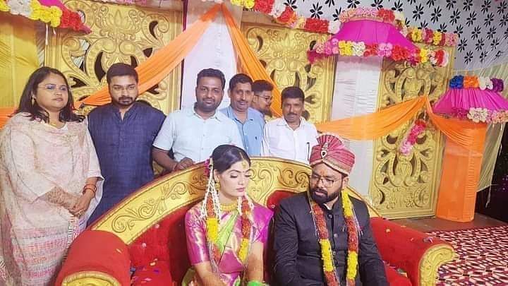 Up Mein Ka Ba Fame Singer Neha Singh Rathore Marries Himanshu Of Uttar Pradesh Amar Ujala