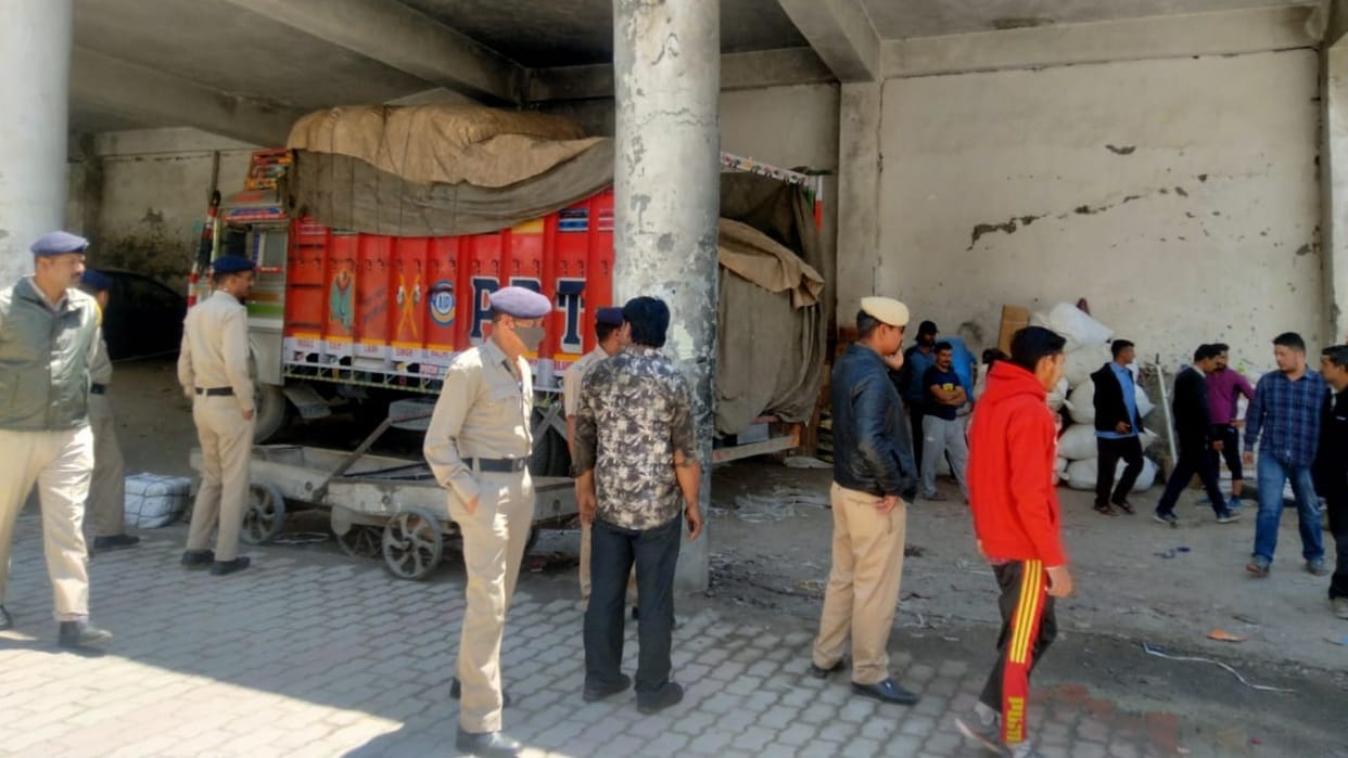Man crushed by truck near Manali kullu himachal pradesh