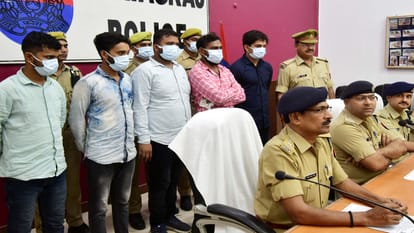 Prayagraj: Five including the kingpin of bomber gang arrested, car and explosives recovered