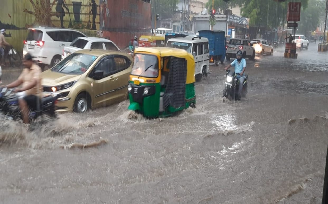 Weather became pleasant due to heavy rain with thunder in varanasi meteorological department issued alert