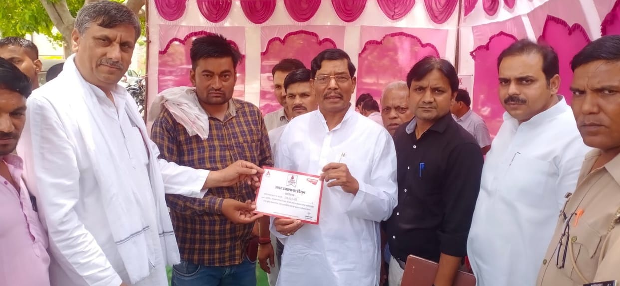 Hathras: Thirty people donated blood, will save 120 lives