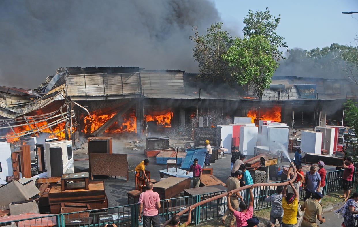 Fire breaks out in furniture market, 13 shops ashes