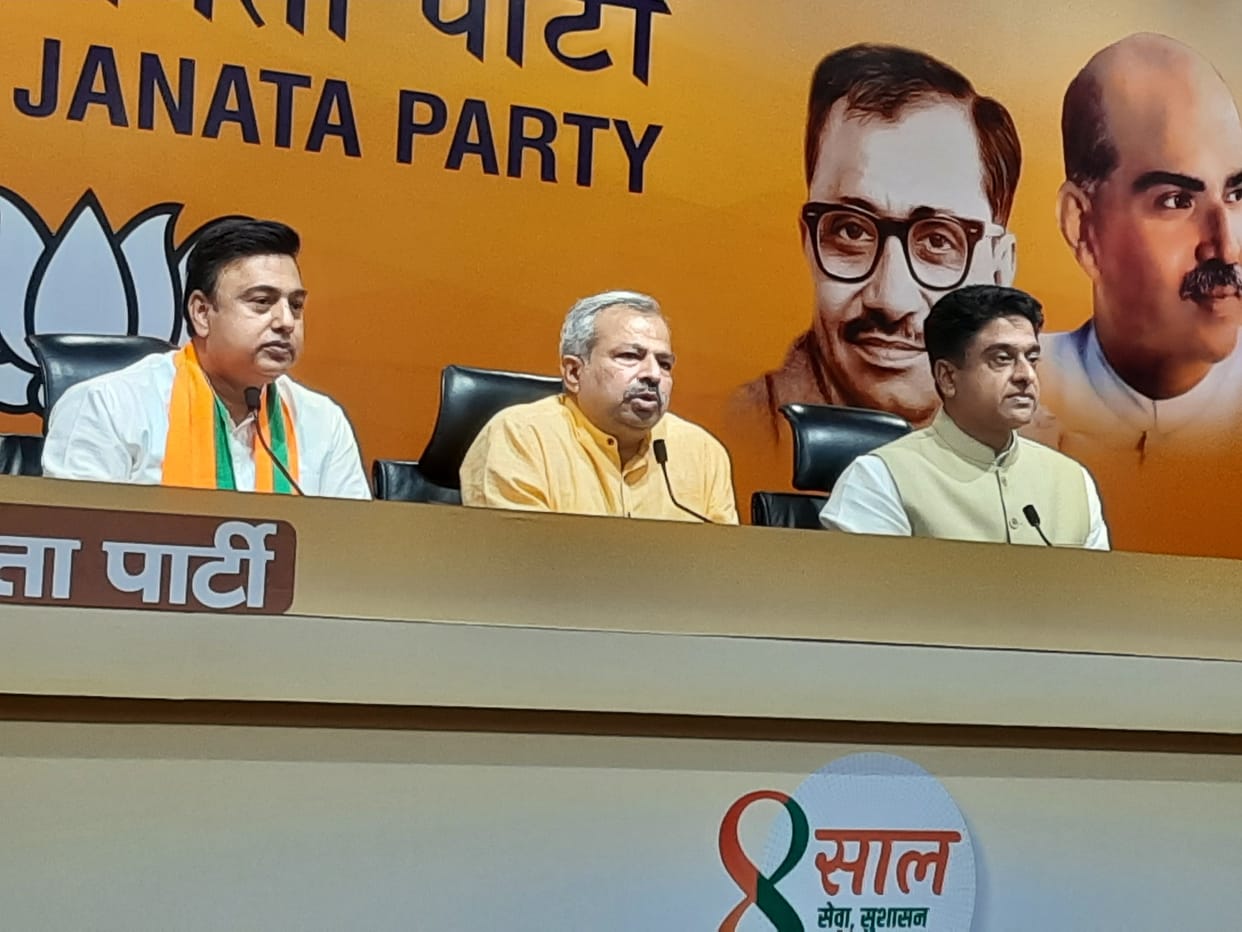 Delhi: CM Kejriwal did not attend 21 hearing of Jan Suvidha Kendra, BJP alleges neglect of public interest