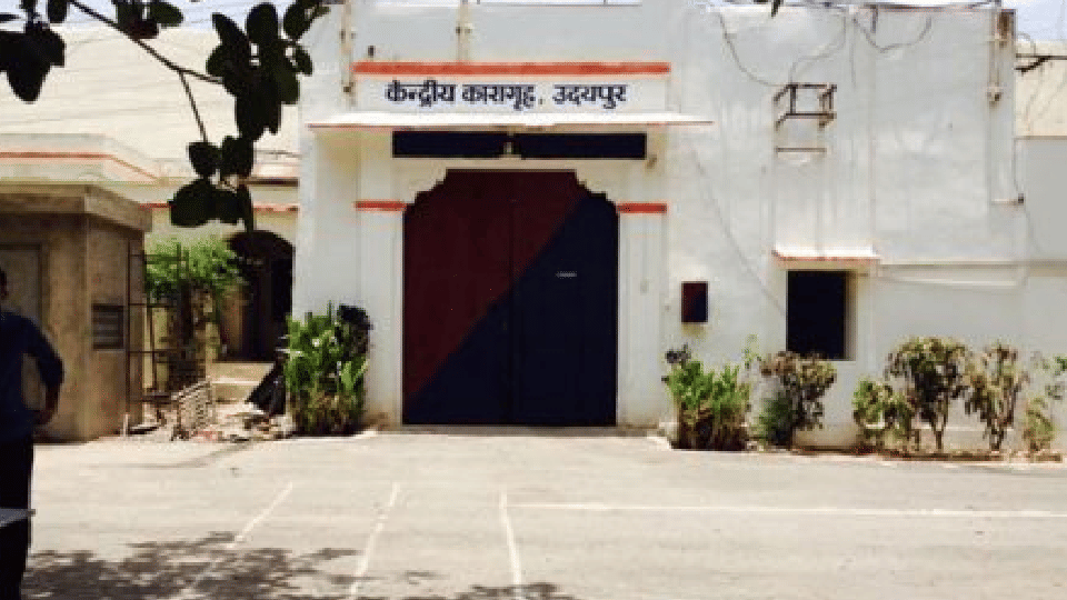 Rajasthan News: Jailor and guard beat prisoner in Udaipur jail, accused of assault for not giving 10 thousand rupees