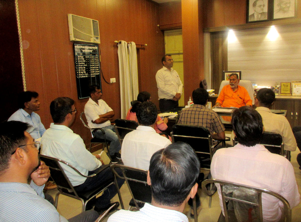 Workers should be given benefits of schemes: Manohar Lal